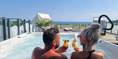 Campingplätze - Geschirrspülbecken - Whirlpool auf der Dachterrasse mit Ostseepanorama - Camping & Ostseeferienpark Walkyrien