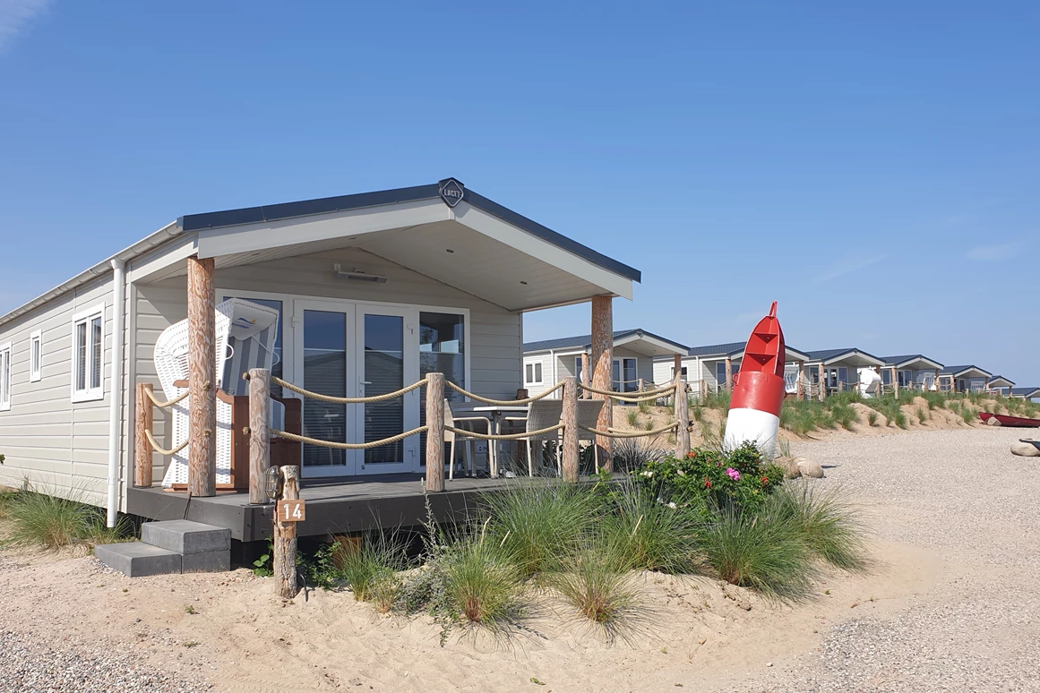 Campingplatz: Strandhäuser mit Ostseeblick - Camping & Ostseeferienpark Walkyrien