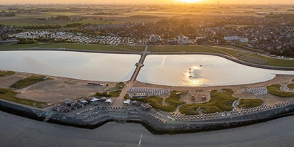 Campingplätze - Geschirrspülbecken - Die Ideale Lage für Ihren Campingurlaub in Büsum an der Nordseeküste - zentrumsnah und dennoch ruhig gelegen, direkt an der Familienlagune "Perlebucht" und dem Unesco Weltnaturerbe Wattenmeer. - Campingplatz zur Perle