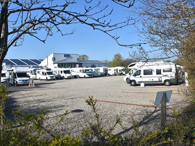 Campingplatz: Auch Wohnmobile finden bei uns einen Hafen zum Anker setzen - MeerReise Camping