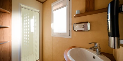 Campingplätze - Geschirrspülbecken - eigenes Duschbad - Nordseecamping zum Seehund Nordseecamping