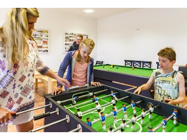 Campingplatz: Aufenthaltsraum mit Tischkicker und Billard - Ostsee-Campingplatz Kagelbusch