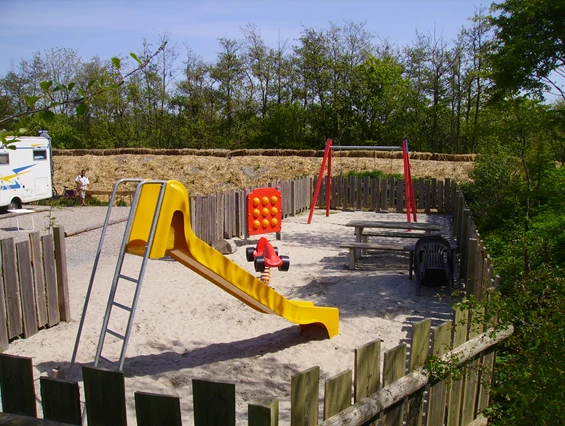 Campingplatz: Spielplatz auf dem Stellplatz - Reisemobilhafen St. Peter-Ording