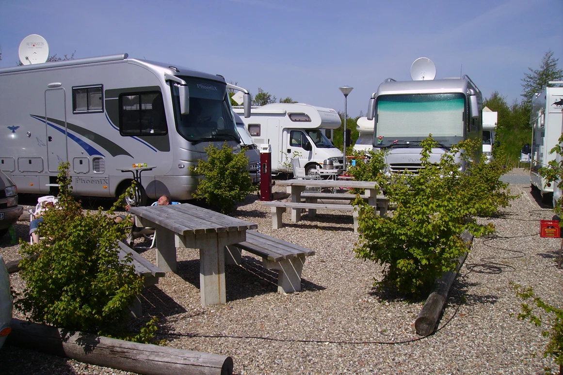 Campingplatz: Picknick Garnituren  - Reisemobilhafen St. Peter-Ording