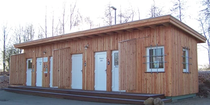 Campingplätze - Deutschland - Sanitärgebäude auf dem Stellplatz - Reisemobilhafen St. Peter-Ording